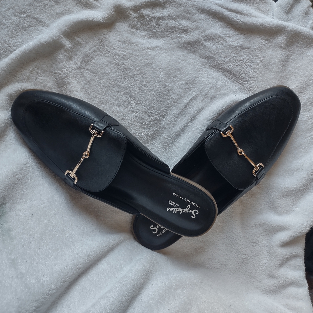 Seychelles Black Leather Loafers with Silver Accent